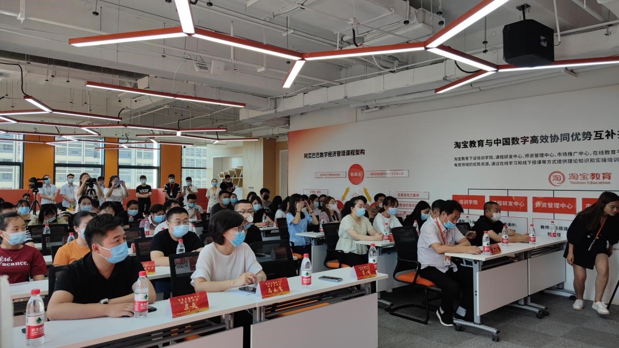 阿里云創(chuàng)新中心“聚力同心謀發(fā)展 蓄力揚(yáng)帆再啟航”政策兌現(xiàn)會(huì)圓滿(mǎn)落幕